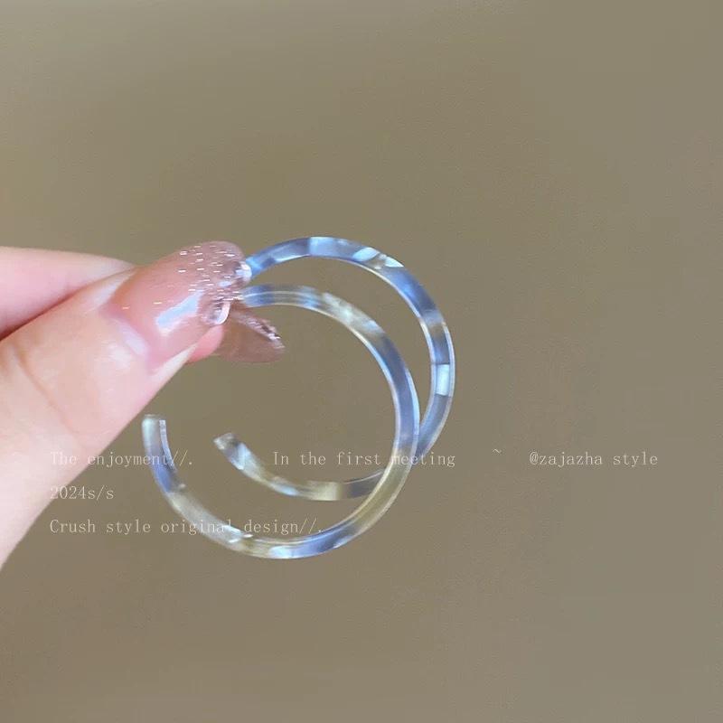 Plain circle large earrings circle women s new popular high-end stud earrings Hong Kong style autumn unique color earrings
Plain circle large earrings circle women s new popular high-end stud earrings Hong Kong style autumn unique color earrings