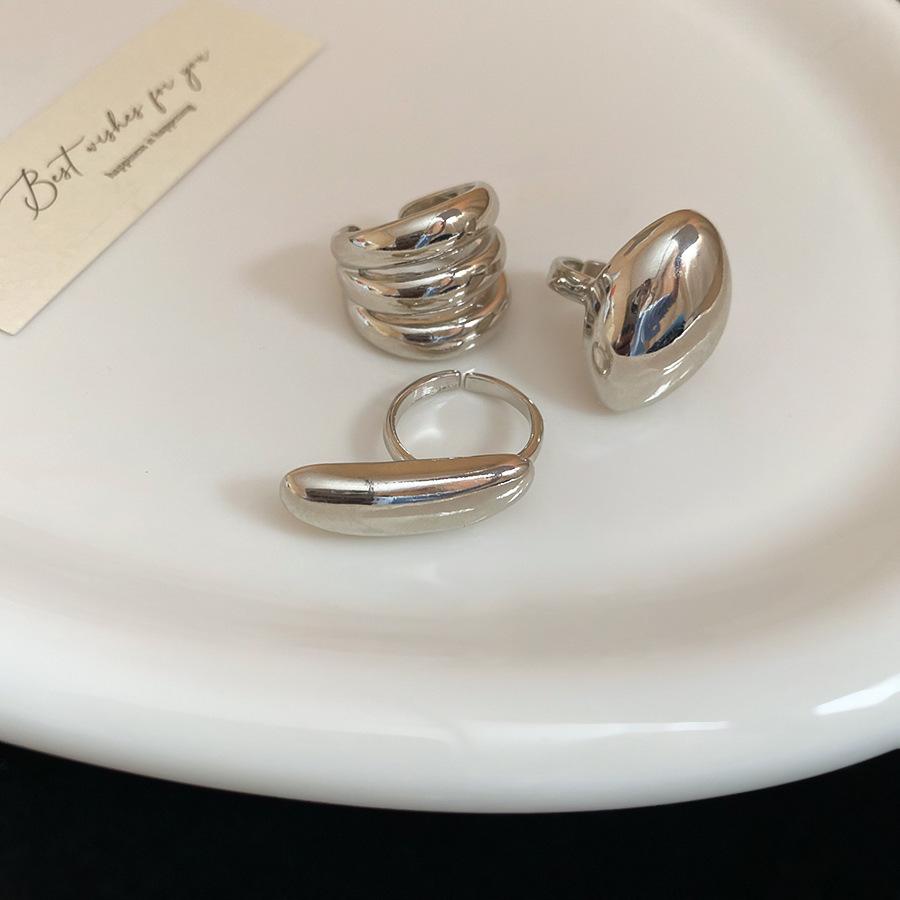 Європейська та американська нерегулярна блискуча кільце-відкривачка у формі квасолини - Стильне, універсальне кільце для вказівного пальця в стилі легка розкіш для жінок.
Європейська та американська нерегулярна блискуча кільце-відкривачка у формі квасолини - Стильне, універсальне кільце для вказівного пальця в стилі легка розкіш для жінок.