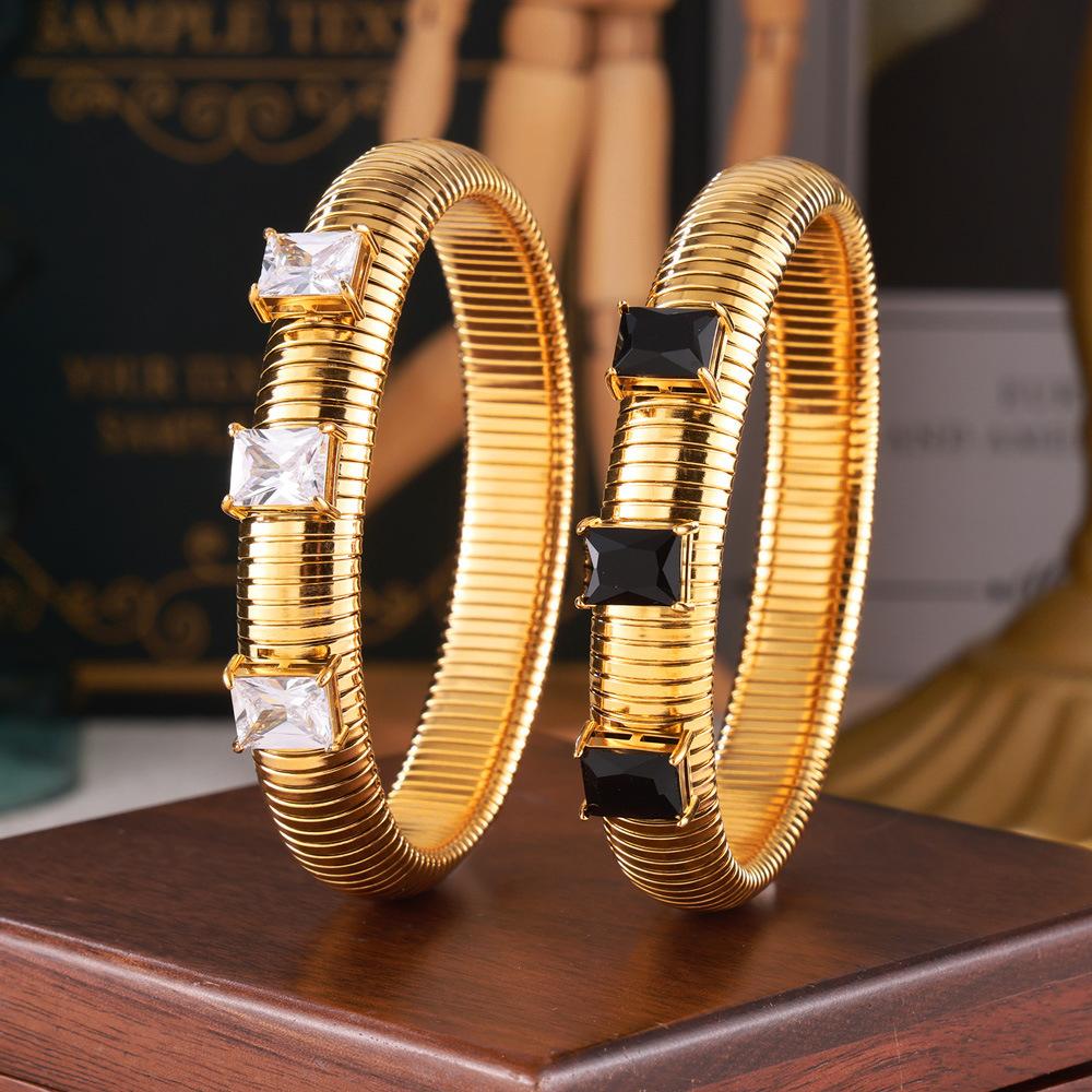 Exaggerated Diamond-plated 18K Gold Goose Throat Striped Bracelet Elastic Design Thick Versatile Titanium Steel Bracelet
Exaggerated Diamond-plated 18K Gold Goose Throat Striped Bracelet Elastic Design Thick Versatile Titanium Steel Bracelet