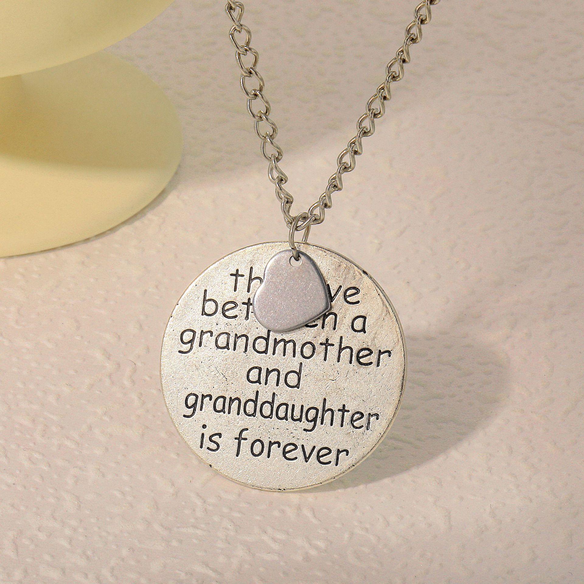 Fashion Disc Pendant, Lettering English Grandmother & Granddaughter Necklace
Fashion Disc Pendant, Lettering English Grandmother & Granddaughter Necklace