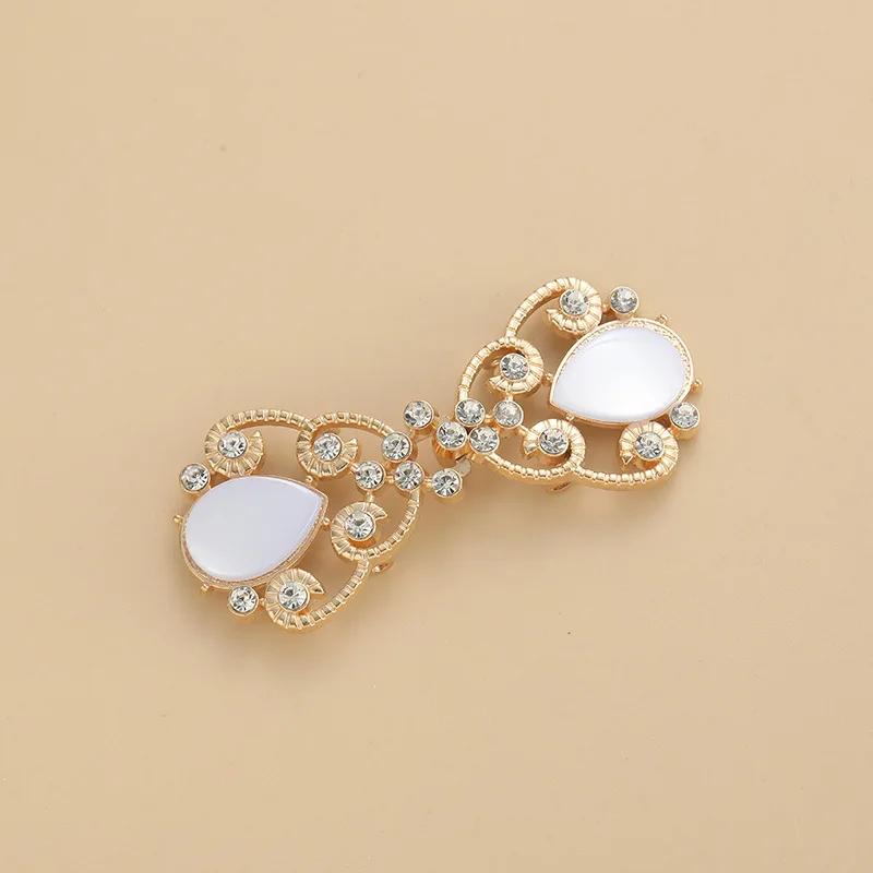1 Pair Cardigan Badges Clips Pins with Rhinestones Women s Crystal Jewelry Holder Buckle Brooches on Clothes Collar
1 Pair Cardigan Badges Clips Pins with Rhinestones Women s Crystal Jewelry Holder Buckle Brooches on Clothes Collar