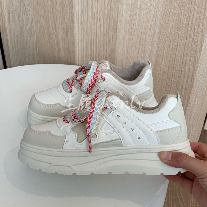 thick-soled velvet board shoes women s new winter cotton shoes two cotton warm casual versatile sports shoes 40
thick-soled velvet board shoes women s new winter cotton shoes two cotton warm casual versatile sports shoes 40