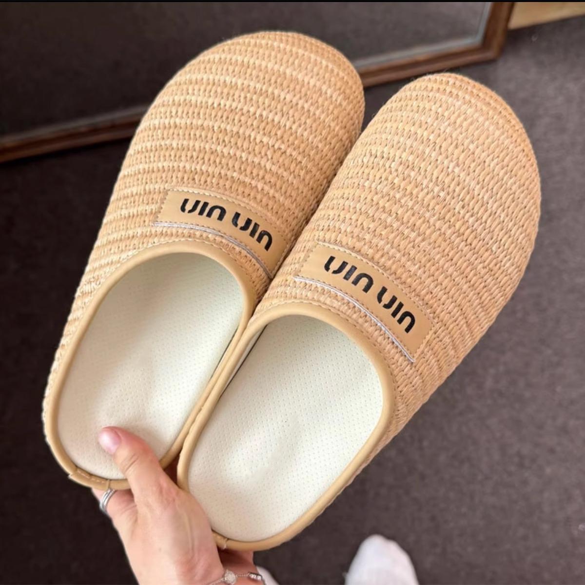 Xiaoxiangfeng outer wear bag head half slippers women s 2025 summer new stepping on shit feeling breathable comfortable non-slip maternity shoes 40 білий
Xiaoxiangfeng outer wear bag head half slippers women s 2025 summer new stepping on shit feeling breathable comfortable non-slip maternity shoes 40 білий