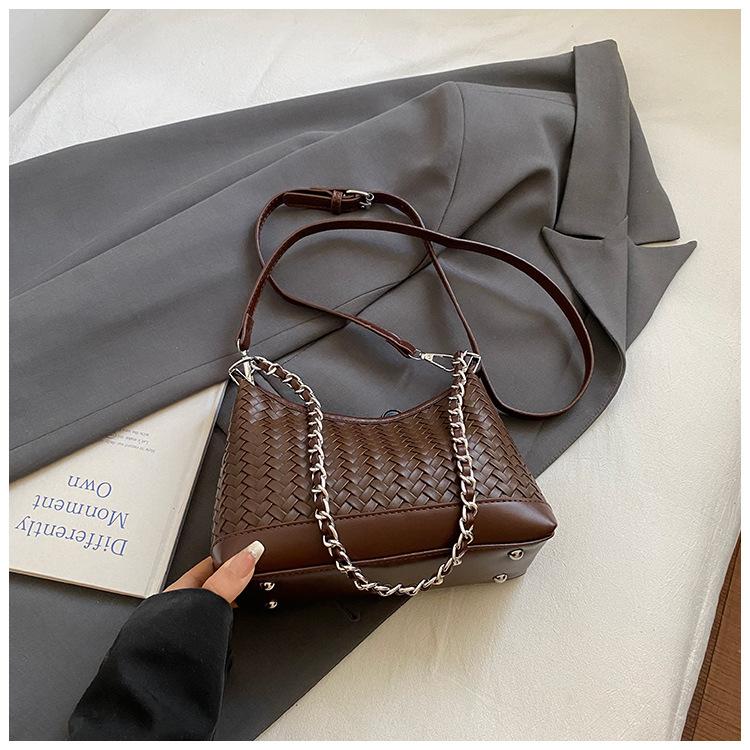 Корейская плетеная сумка-мессенджер в стиле инс, нишевая сумка-подушка в иностранном стиле, большая вместимость, цепочка, модная и простая наплечная сумка под мышкой.