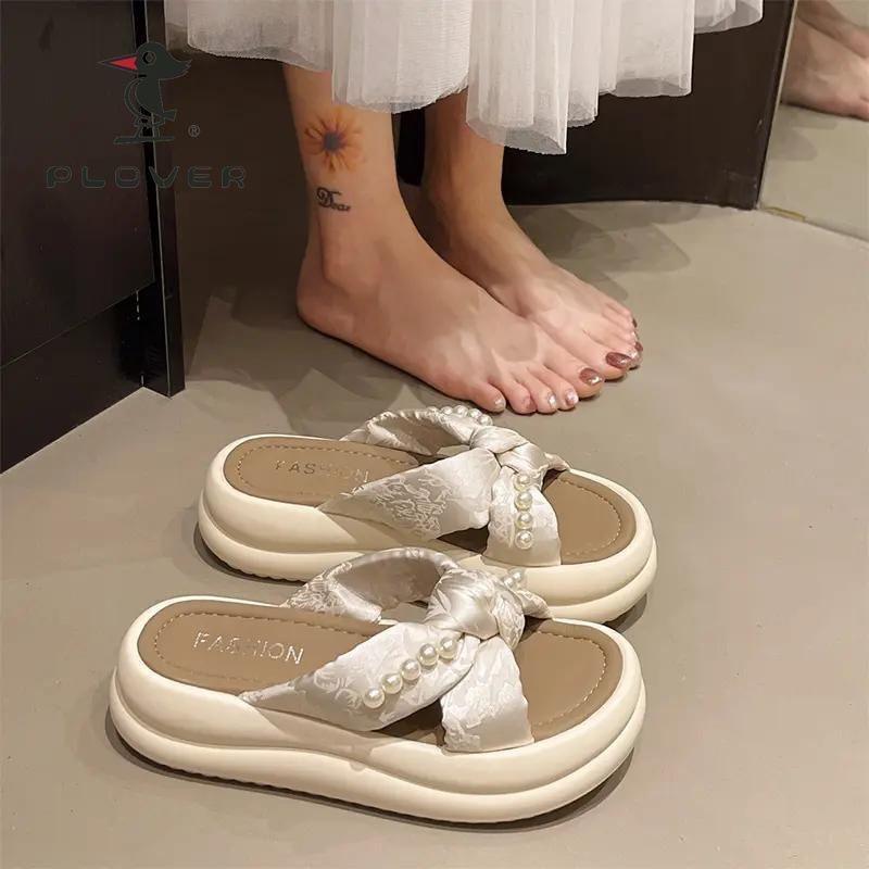 Thick bottom stepping on shit feeling one-word sandals women summer wear 2025 new Internet celebrity casual retro pearl national style slippers 35
Thick bottom stepping on shit feeling one-word sandals women summer wear 2025 new Internet celebrity casual retro pearl national style slippers 35