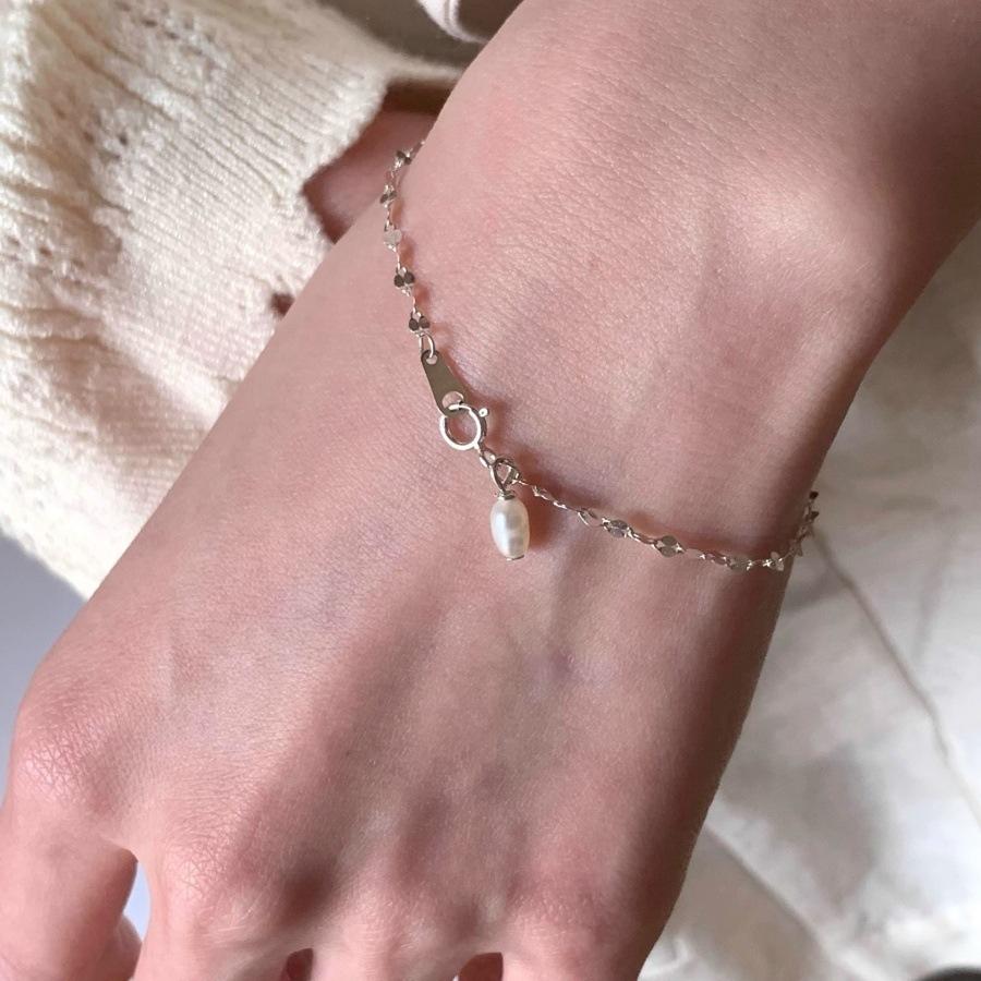 Korean version of sparkling sequined pearl bracelet women s design gentle rice bead jewelry
Korean version of sparkling sequined pearl bracelet women s design gentle rice bead jewelry