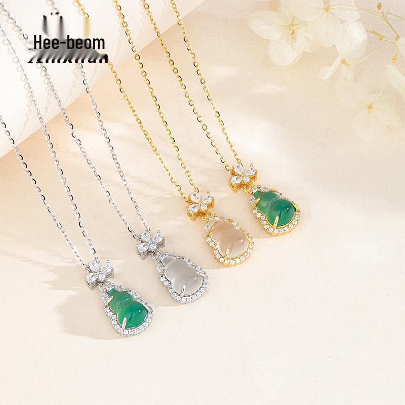 S925 Sterling Silver Ice-Transparent Small Gourd Pendant Necklace - Women s Light Luxury Chinese-Style Summer Clavicle Chain Gold with White Jadeite
S925 Sterling Silver Ice-Transparent Small Gourd Pendant Necklace - Women s Light Luxury Chinese-Style Summer Clavicle Chain Gold with White Jadeite
