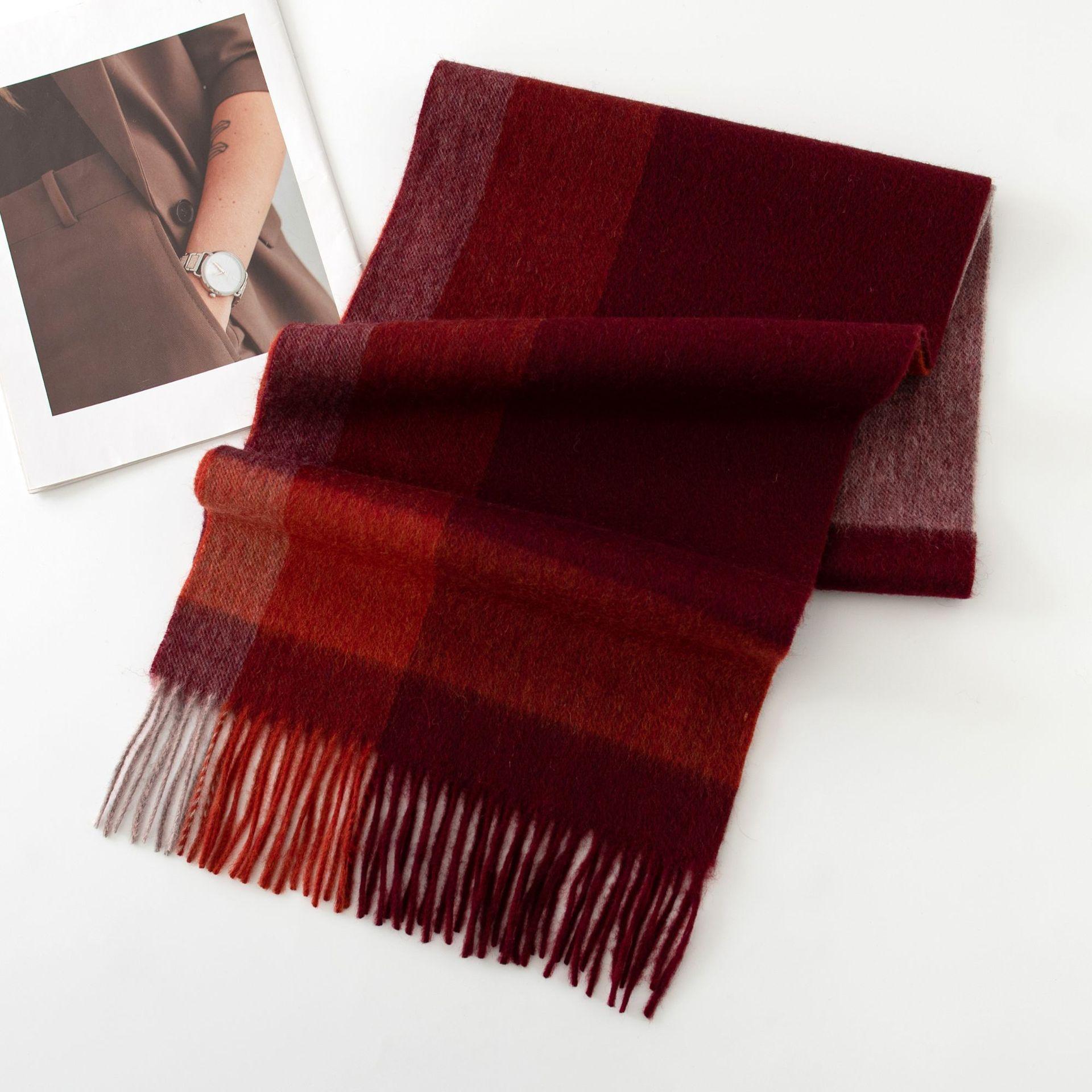 Christmas 100% Wool Scarf, High-quality Women s Versatile, Plaid Stitching Warm Neck 180*30cm
Christmas 100% Wool Scarf, High-quality Women s Versatile, Plaid Stitching Warm Neck 180*30cm