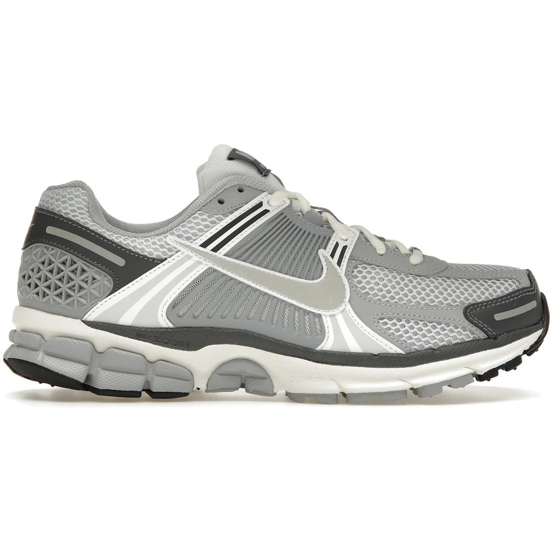 Кроссовки Nike Air Zoom Vomero 5 Pure Platinum Summit White (Женский)(ФД9919-001) 35.5
Кроссовки Nike Air Zoom Vomero 5 Pure Platinum Summit White (Женский)(ФД9919-001) 35.5