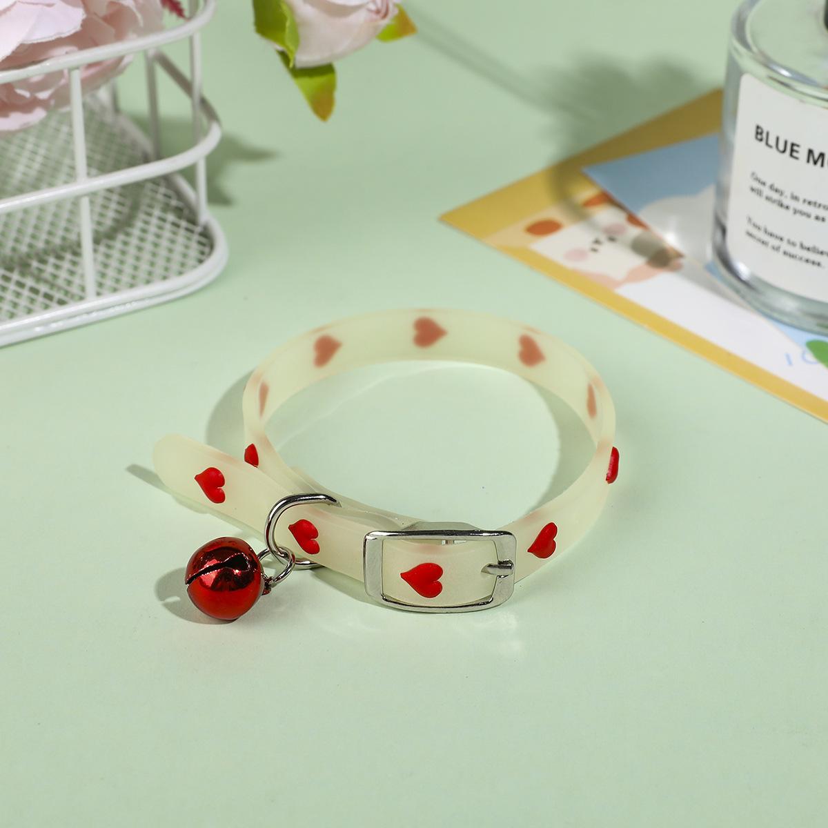 Luminous Heart Silicone Pet Collar with Bell, Multiple Colors Available красный
Luminous Heart Silicone Pet Collar with Bell, Multiple Colors Available красный