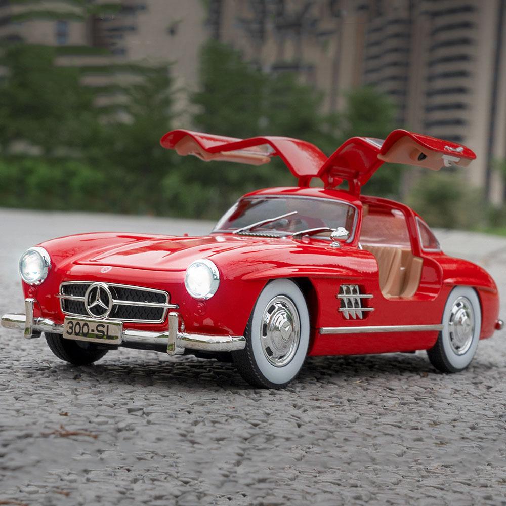 1/24 300SL игрушечная модель автомобиля литая из сплава с инерционным механизмом, звук и свет, игрушка-симулятор, классические модели транспортных средств, подарки на день рождения для мальчиков чёрный
1/24 300SL игрушечная модель автомобиля литая из сплава с инерционным механизмом, звук и свет, игрушка-симулятор, классические модели транспортных средств, подарки на день рождения для мальчиков чёрный