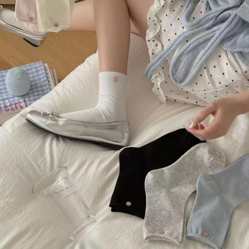 Ladies Spring and Summer Cream Wind Gentle Shell Buttons Lovely Everything Boneless Tube Socks 1 pair белый
Ladies Spring and Summer Cream Wind Gentle Shell Buttons Lovely Everything Boneless Tube Socks 1 pair белый