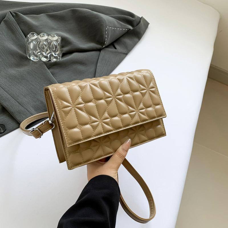 New bag women s 2024 summer new fashion simple small square bag foreign style messenger bag casual trend shoulder bag хакі
New bag women s 2024 summer new fashion simple small square bag foreign style messenger bag casual trend shoulder bag хакі