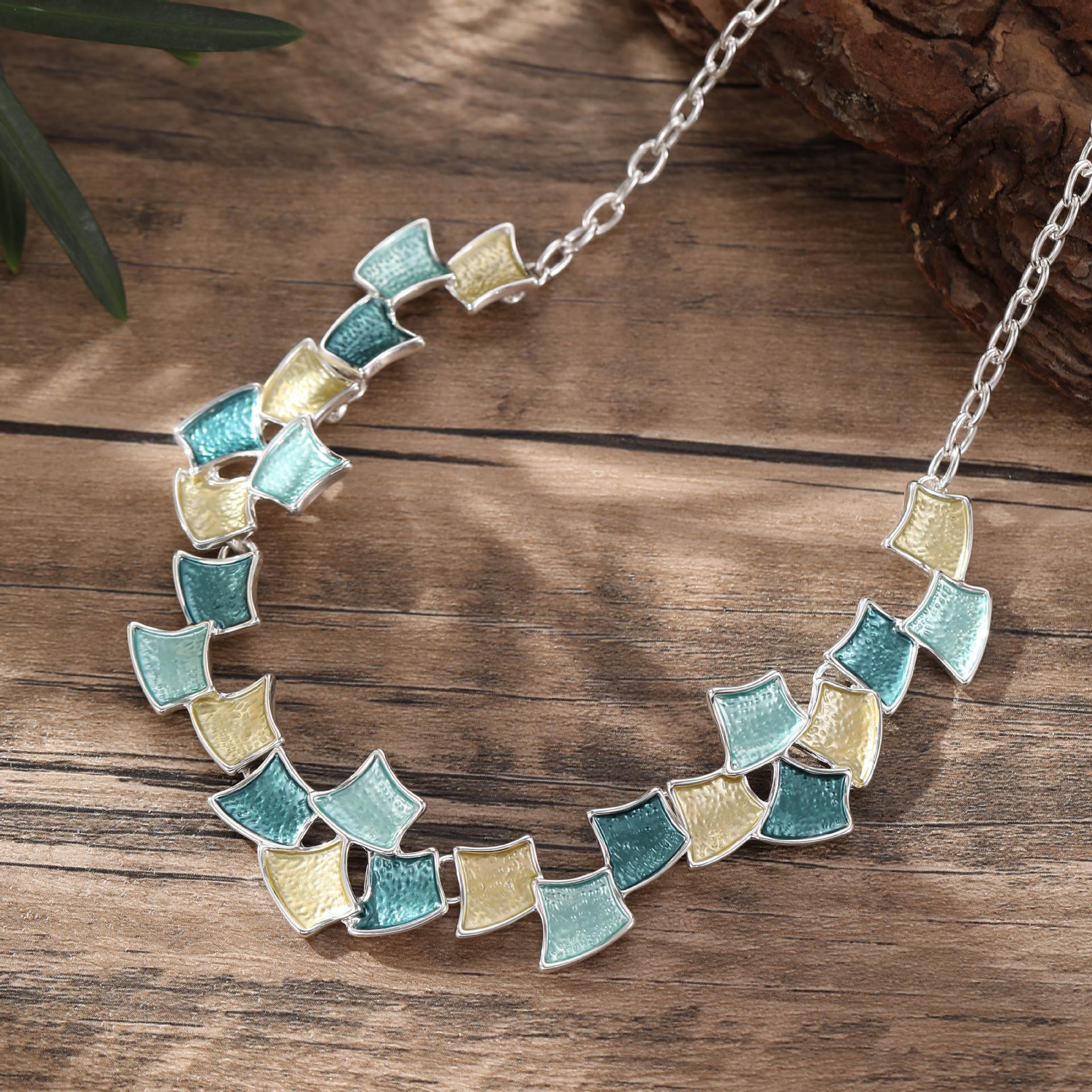 Новое цветное масло, геометрическое квадратное ожерелье-цепь, модное и высококлассное женское ожерелье с нерегулярной квадратной вставкой
Новое цветное масло, геометрическое квадратное ожерелье-цепь, модное и высококлассное женское ожерелье с нерегулярной квадратной вставкой