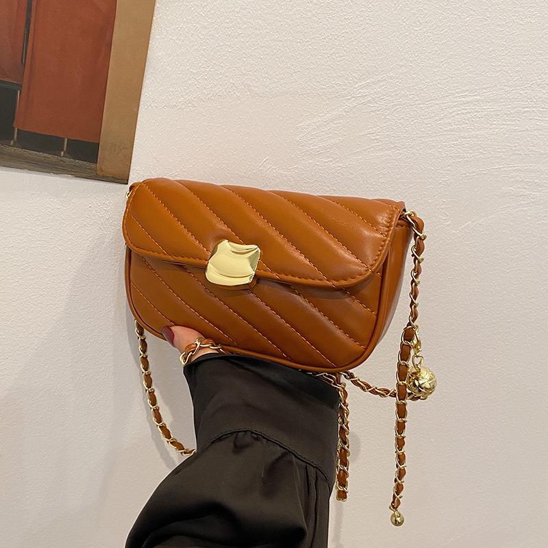 Rhombus embroidery thread women s bag 2024 summer new fashion chain versatile shoulder bag saddle bag textured messenger bag темно-коричневого кольору
Rhombus embroidery thread women s bag 2024 summer new fashion chain versatile shoulder bag saddle bag textured messenger bag темно-коричневого кольору