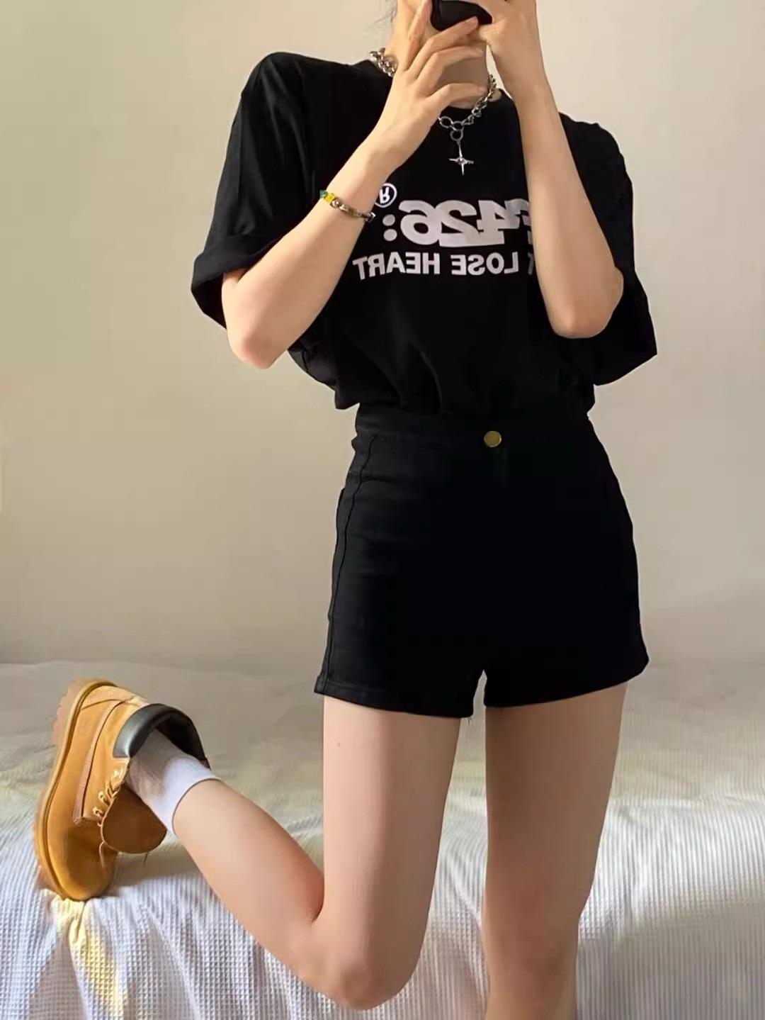 Women s Plus Size Black High-Waisted Stretch Denim Shorts - Spring/Summer 2026 Slimming Straight Leg Hip-Hugging Hot Pants 3XL чорний
Women s Plus Size Black High-Waisted Stretch Denim Shorts - Spring/Summer 2026 Slimming Straight Leg Hip-Hugging Hot Pants 3XL чорний