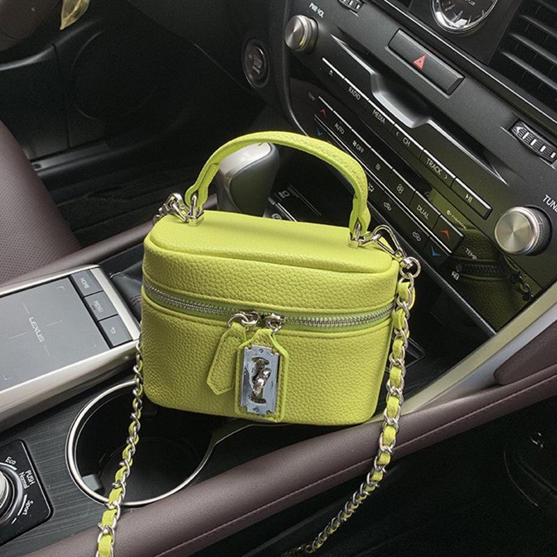 Женская летняя овальная сумочка-макарон: Модная сумка на плечо и через плечо с текстурой личи жёлтый
Женская летняя овальная сумочка-макарон: Модная сумка на плечо и через плечо с текстурой личи жёлтый