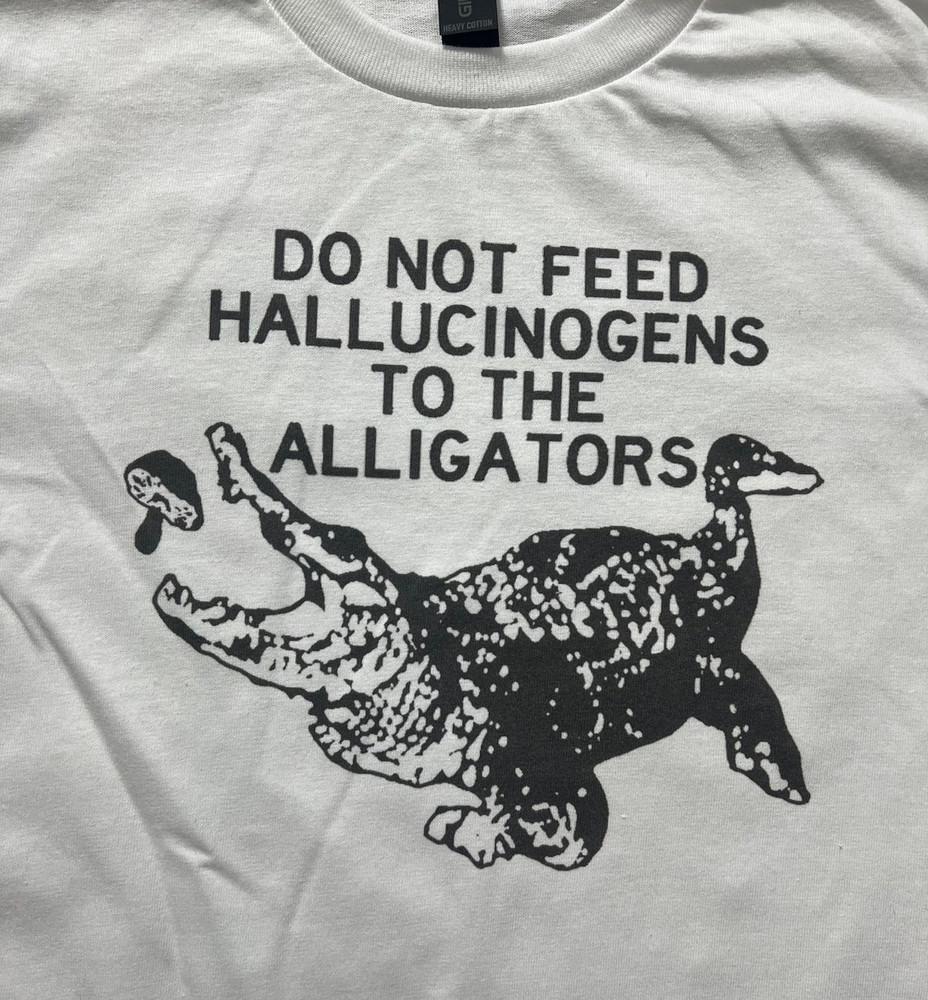 Do Not Feed Alligators funny white t-shirt any size, Unisex 4XL
Do Not Feed Alligators funny white t-shirt any size, Unisex 4XL