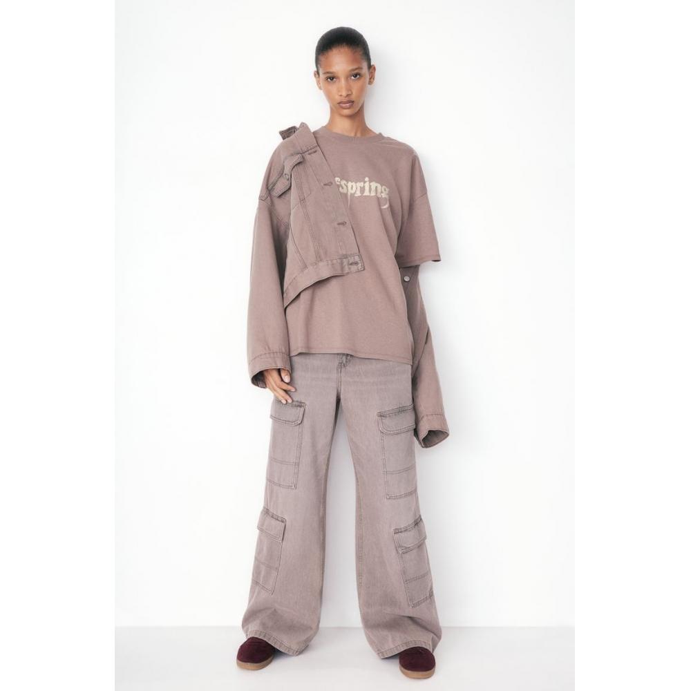 Футболка HM oversize с принтом серая The Outoffspring
Футболка HM oversize с принтом серая The Outoffspring