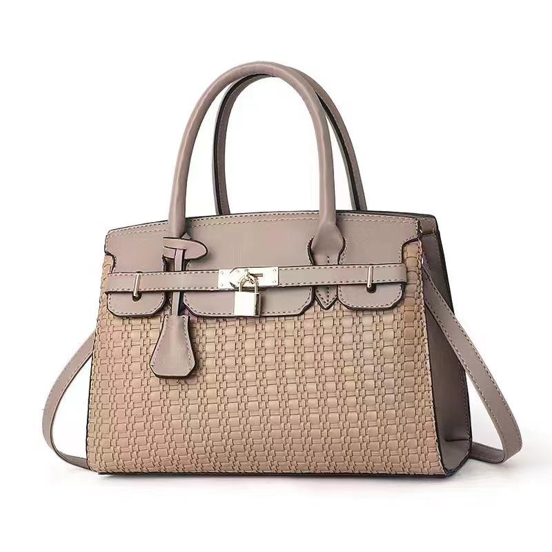 Textured women s bag, tote bag, large-capacity handbag, shoulder bag, messenger bag. 32*14*22 чёрный
Textured women s bag, tote bag, large-capacity handbag, shoulder bag, messenger bag. 32*14*22 чёрный
