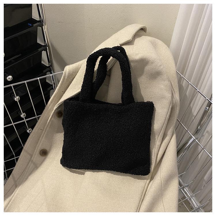 Women Winter Crossbody Bag Korean-style Soft Large-capacity Commuter Bag for Strap Imitate Lambskin Carrying Under The Arm чорний
Women Winter Crossbody Bag Korean-style Soft Large-capacity Commuter Bag for Strap Imitate Lambskin Carrying Under The Arm чорний