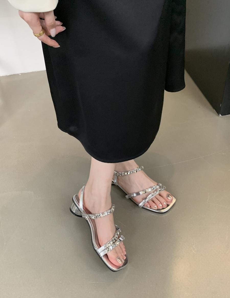 French medium heel silver rhinestone sandals fairy shoes 2025 new summer with skirt seaside vacation Roman shoes 39 серебряный
French medium heel silver rhinestone sandals fairy shoes 2025 new summer with skirt seaside vacation Roman shoes 39 серебряный