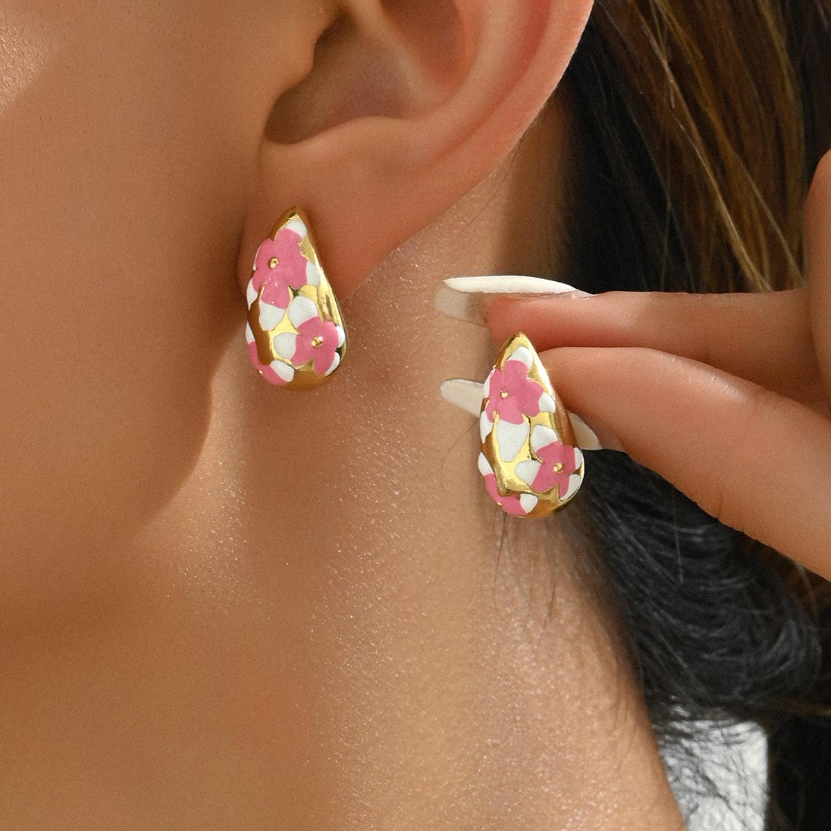 Простой C-образный дизайн серьги Mori college с капающим маслом цветком высококлассные серьги-пусеты полые серьги
Простой C-образный дизайн серьги Mori college с капающим маслом цветком высококлассные серьги-пусеты полые серьги