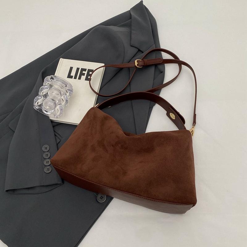 Женская ретро сумка-хобо «Бостон» - Коллекция Осень/Зима, Большая вместимость, Универсальная для поездок на работу кофейный
Женская ретро сумка-хобо «Бостон» - Коллекция Осень/Зима, Большая вместимость, Универсальная для поездок на работу кофейный