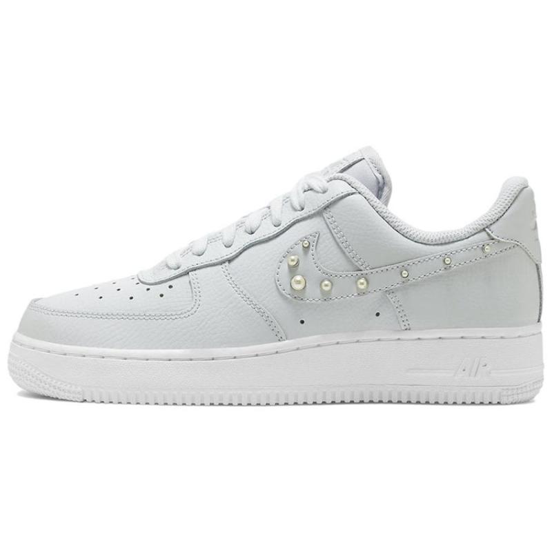 Nike Air Force 1 Low 07 Se Trnd Pearl Swoosh Pure Platinum Women s Sneakers DV3810-001 40.5
Nike Air Force 1 Low 07 Se Trnd Pearl Swoosh Pure Platinum Women s Sneakers DV3810-001 40.5