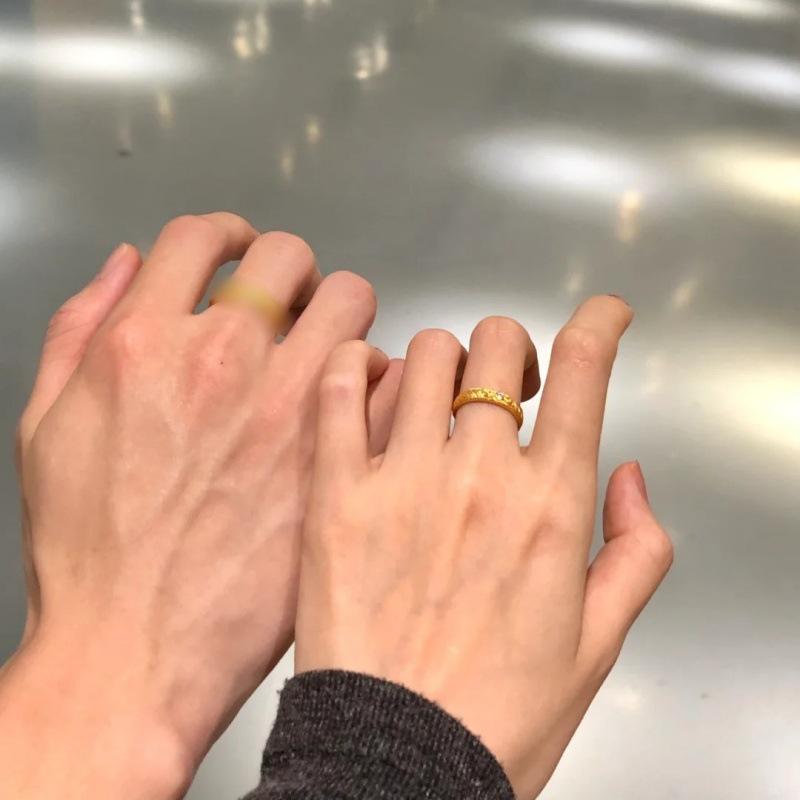 Xiaohongshu Bestseller Gold Mirror Finish Couple Rings for Men and Women - Crushed Ice Star-Strip Design. Adjustable
Xiaohongshu Bestseller Gold Mirror Finish Couple Rings for Men and Women - Crushed Ice Star-Strip Design. Adjustable