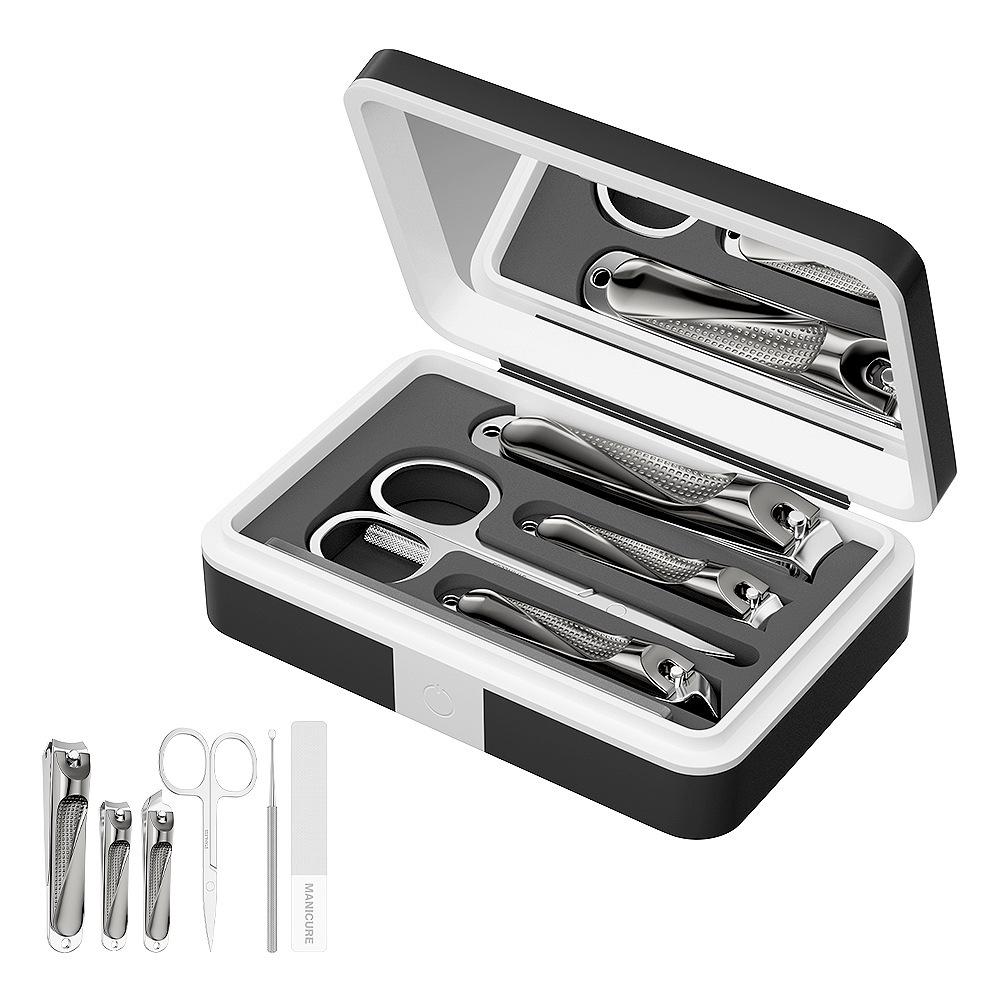 Роскошный маникюрный набор из 5 предметов: Ножницы для ногтей с защитой от брызг, Дизайн со скошенным лезвием, Ухочистка, Педикюрный нож
Роскошный маникюрный набор из 5 предметов: Ножницы для ногтей с защитой от брызг, Дизайн со скошенным лезвием, Ухочистка, Педикюрный нож