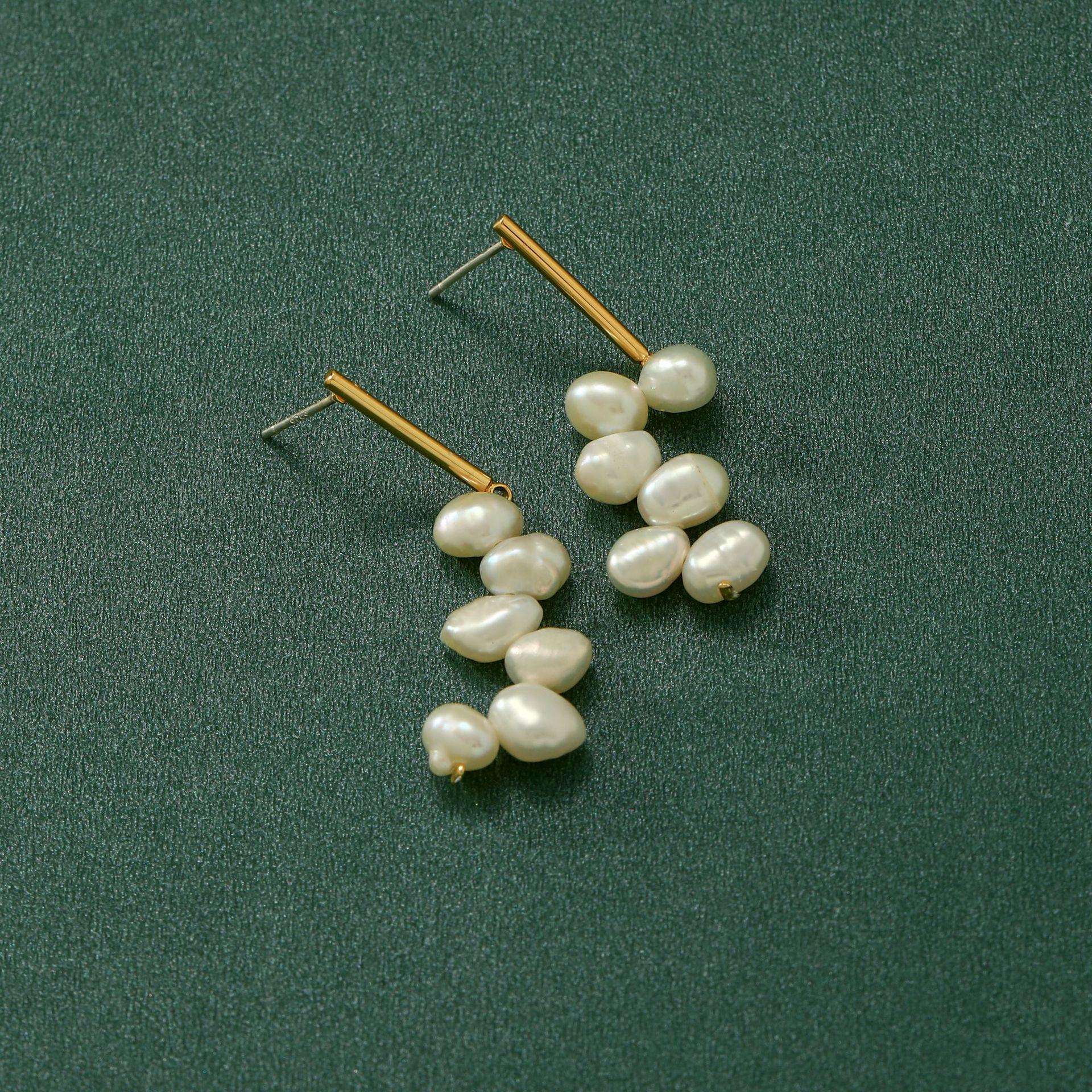 Elegant Copper Earrings: 925 Silver Needle Freshwater Pearl Studs with a Fashionable, Chic Design
Elegant Copper Earrings: 925 Silver Needle Freshwater Pearl Studs with a Fashionable, Chic Design