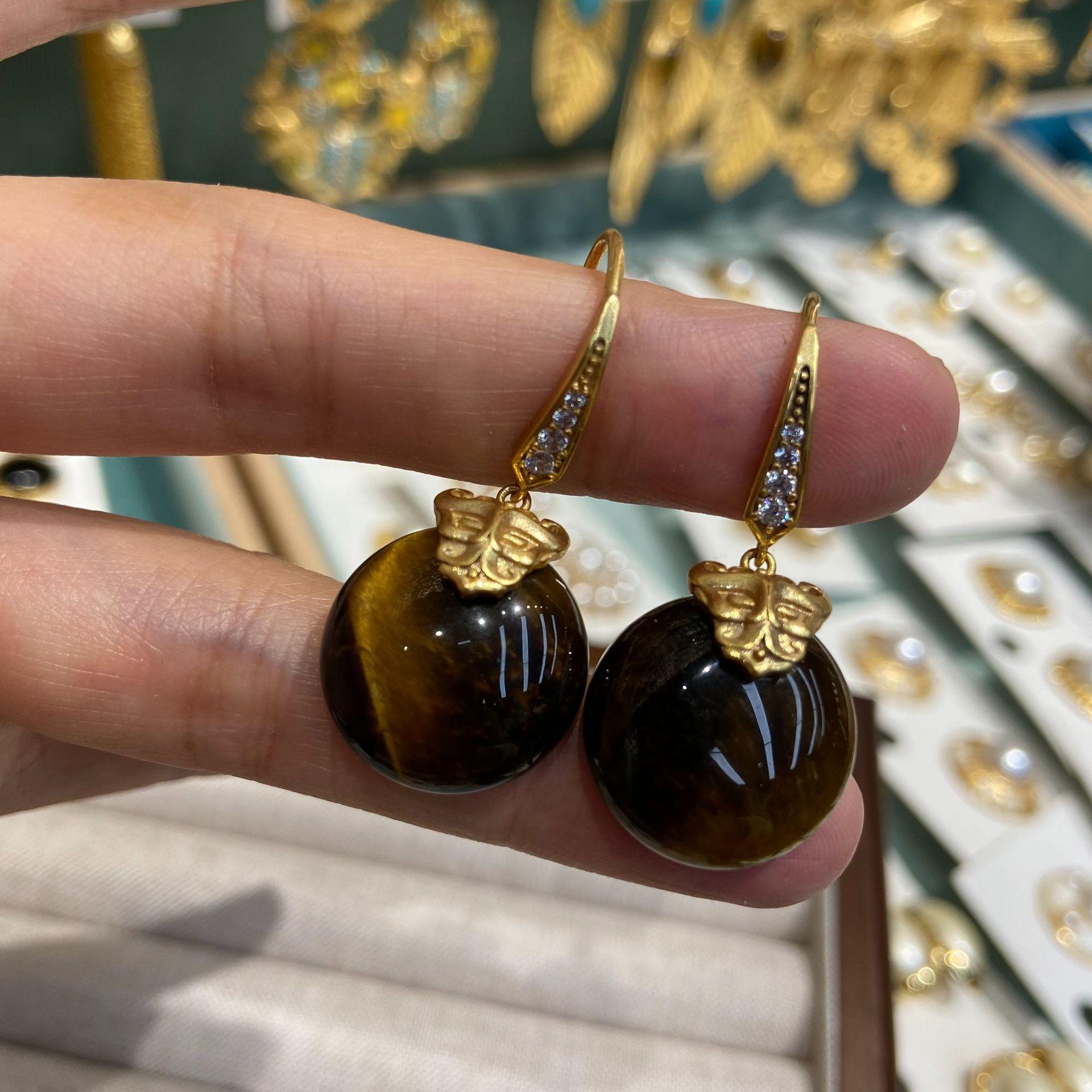Wran Maillard Natural Tiger S Eye Stone Earrings Women S Niche Light Luxury High-End Earrings Temperament Versatile Earrings
Wran Maillard Natural Tiger S Eye Stone Earrings Women S Niche Light Luxury High-End Earrings Temperament Versatile Earrings