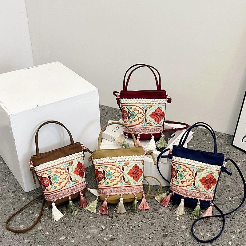 2025 new women s bag simple and fashionable canvas shoulder bag trendy bucket messenger bag
2025 new women s bag simple and fashionable canvas shoulder bag trendy bucket messenger bag
