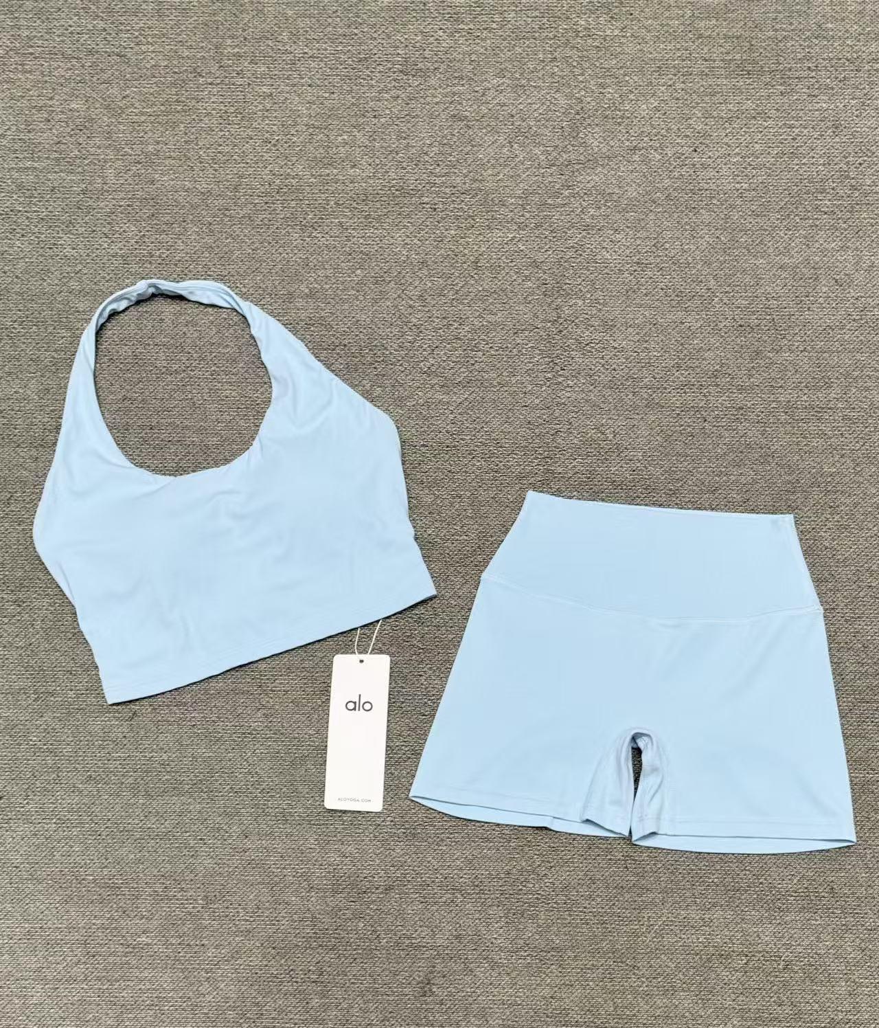 Women s Spring/Summer Yoga Set: Thin Strap Halter Tank Top & Shorts with Chest Pads Small синій
Women s Spring/Summer Yoga Set: Thin Strap Halter Tank Top & Shorts with Chest Pads Small синій
