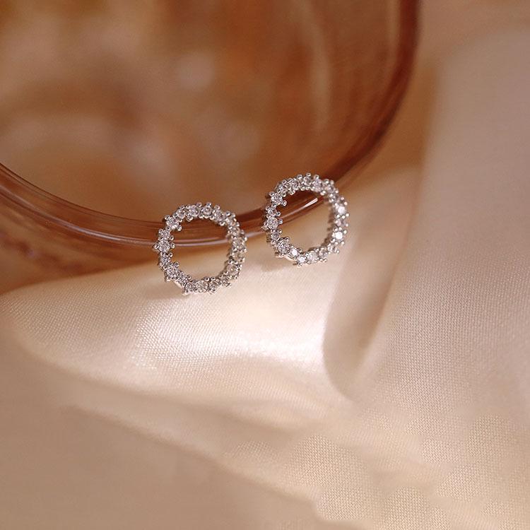 S925 Sterling Silver White Gold-Plated Diamond Circle Stud Earrings - Versatile, Fashionable, Beautiful Design for Women 925 Sterling Silver
S925 Sterling Silver White Gold-Plated Diamond Circle Stud Earrings - Versatile, Fashionable, Beautiful Design for Women 925 Sterling Silver