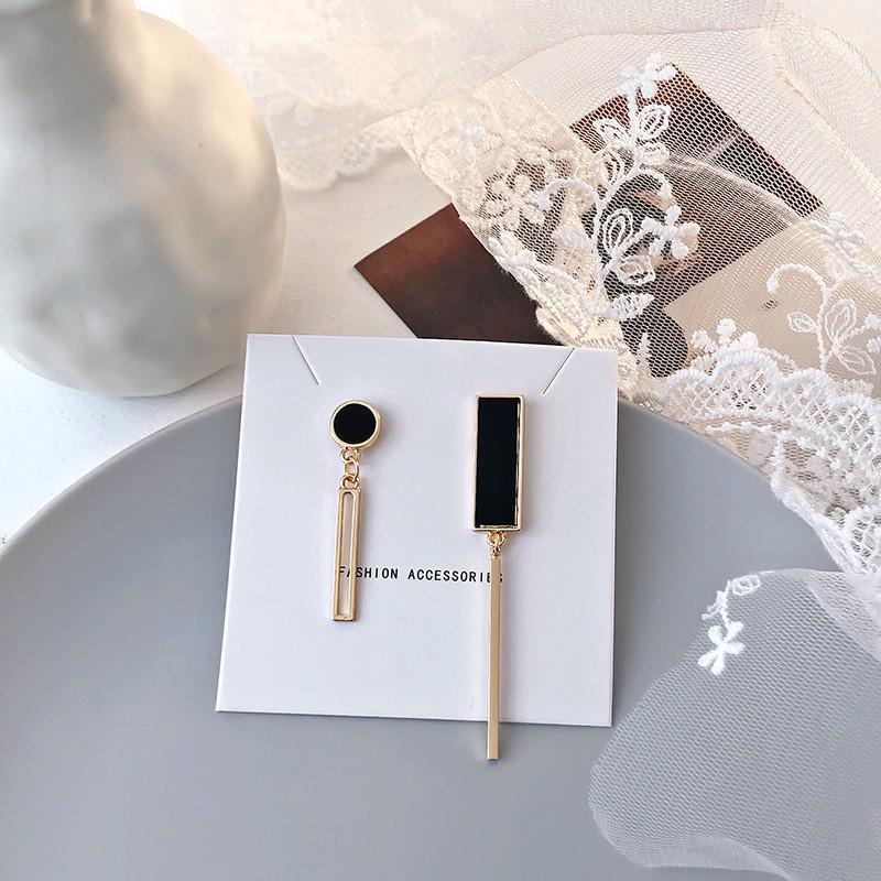 Korean Geometric 925 Stud Earrings with Diamonds and Frosted Texture - Long, Exaggerated Style золотой
Korean Geometric 925 Stud Earrings with Diamonds and Frosted Texture - Long, Exaggerated Style золотой