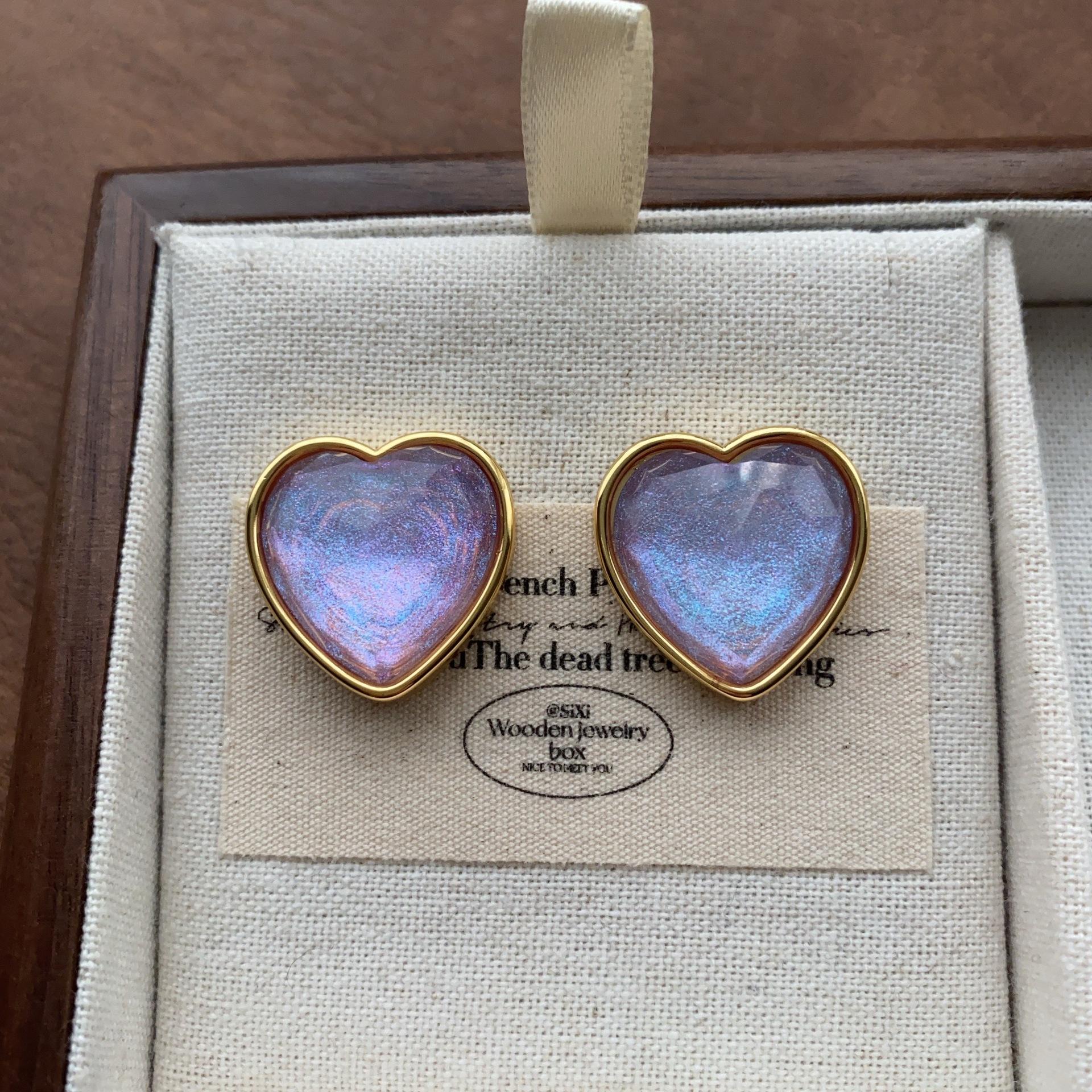 Fresh love shape resin stud earrings light luxury high sense sweet gentle temperament design fashionable daily earrings
Fresh love shape resin stud earrings light luxury high sense sweet gentle temperament design fashionable daily earrings