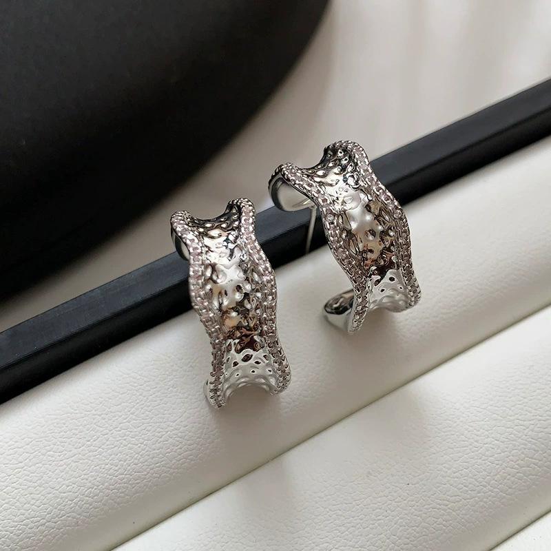 Silver Needle Light Luxury Heavy Industry Metal Semicircle C Ring with Diamonds High-end Earrings Hipster Exaggerated Fashion Earrings Women
Silver Needle Light Luxury Heavy Industry Metal Semicircle C Ring with Diamonds High-end Earrings Hipster Exaggerated Fashion Earrings Women