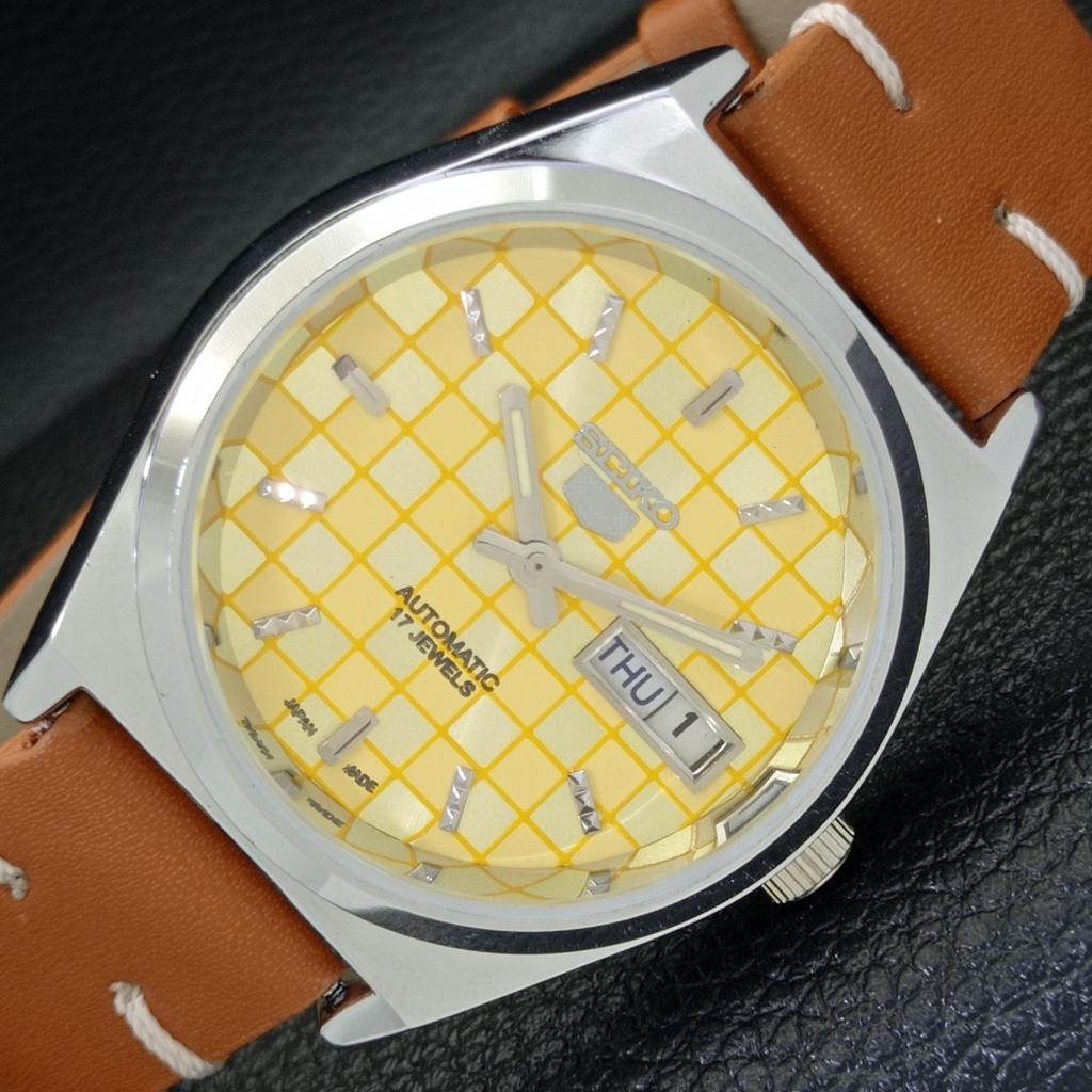REFURBISHED SEIKO 5 AUTOMATIC MENS WATCH JAPAN MADE YELLOW DIAL CUSTOM a440055-2 QV90-a440055
REFURBISHED SEIKO 5 AUTOMATIC MENS WATCH JAPAN MADE YELLOW DIAL CUSTOM a440055-2 QV90-a440055