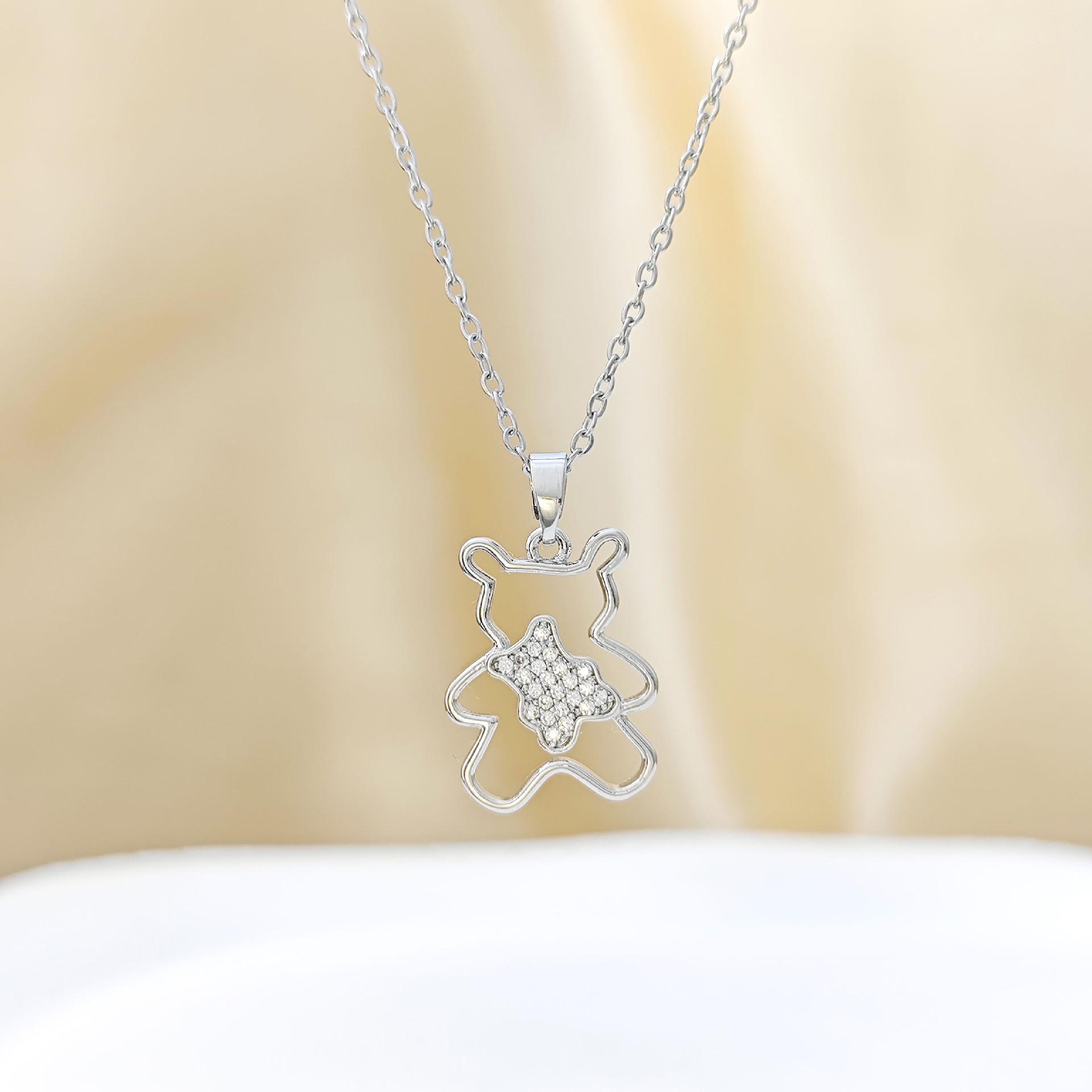 European & American Minimalist Bear Hollow Necklace - Non-fading & Versatile Korean Style for Women. Perfect Light Luxury Gift for Girlfriend.
European & American Minimalist Bear Hollow Necklace - Non-fading & Versatile Korean Style for Women. Perfect Light Luxury Gift for Girlfriend.