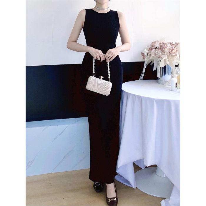 Warm as Yuxia s new sexy slim-fitting hip-wrapped long dress, pure desire texture, sleeveless waist-closed knitted dress for women One size fits all чёрный
Warm as Yuxia s new sexy slim-fitting hip-wrapped long dress, pure desire texture, sleeveless waist-closed knitted dress for women One size fits all чёрный
