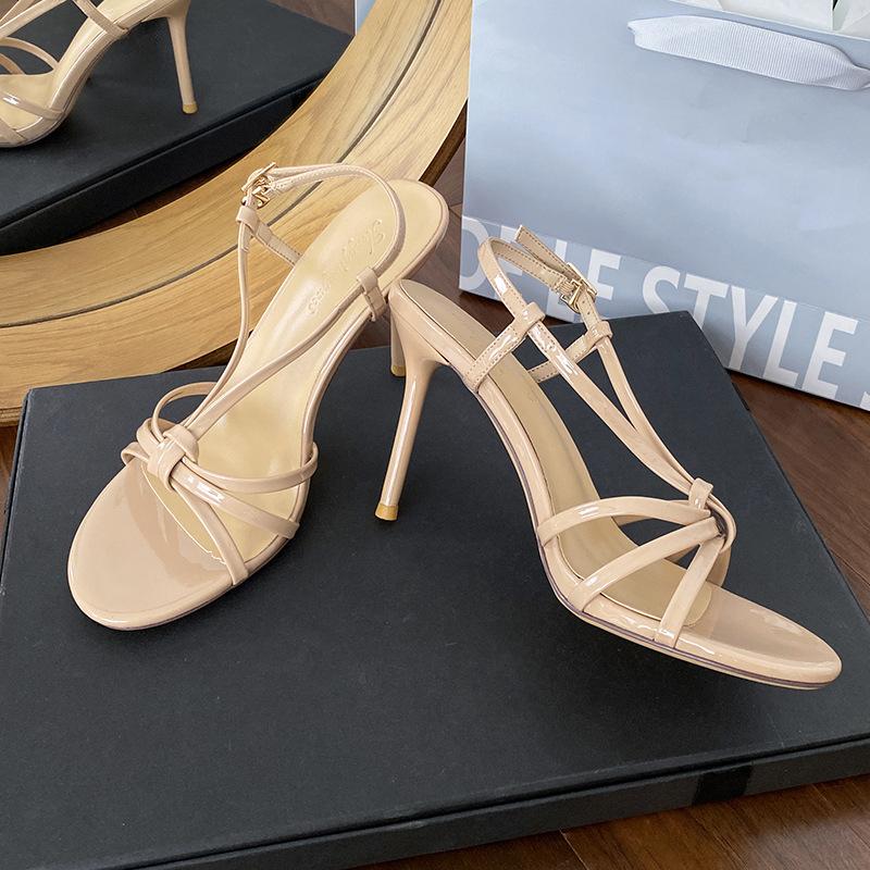 French cross one-word thin strap sandals women s 2025 new summer sexy royal sister versatile temperament black high heels 40
French cross one-word thin strap sandals women s 2025 new summer sexy royal sister versatile temperament black high heels 40