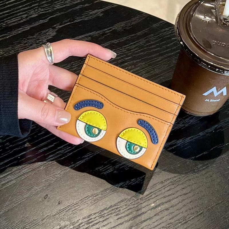 Кошелек из натуральной кожи с масляным воском, симпатичные мультяшные глаза, креативная контрастная карточка, женская сумка 10x1x8cm хаки
Кошелек из натуральной кожи с масляным воском, симпатичные мультяшные глаза, креативная контрастная карточка, женская сумка 10x1x8cm хаки