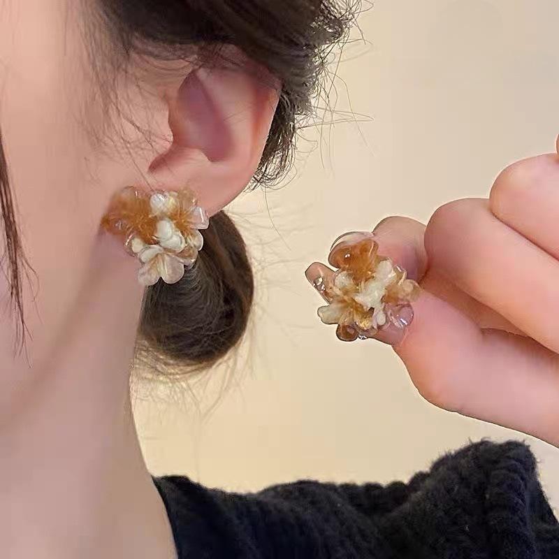Sweet and Fresh Floral-dyed Stud Earrings for Women, Featuring A Unique and High-end Style That Is Suitable for All Occasions. кавовий
Sweet and Fresh Floral-dyed Stud Earrings for Women, Featuring A Unique and High-end Style That Is Suitable for All Occasions. кавовий