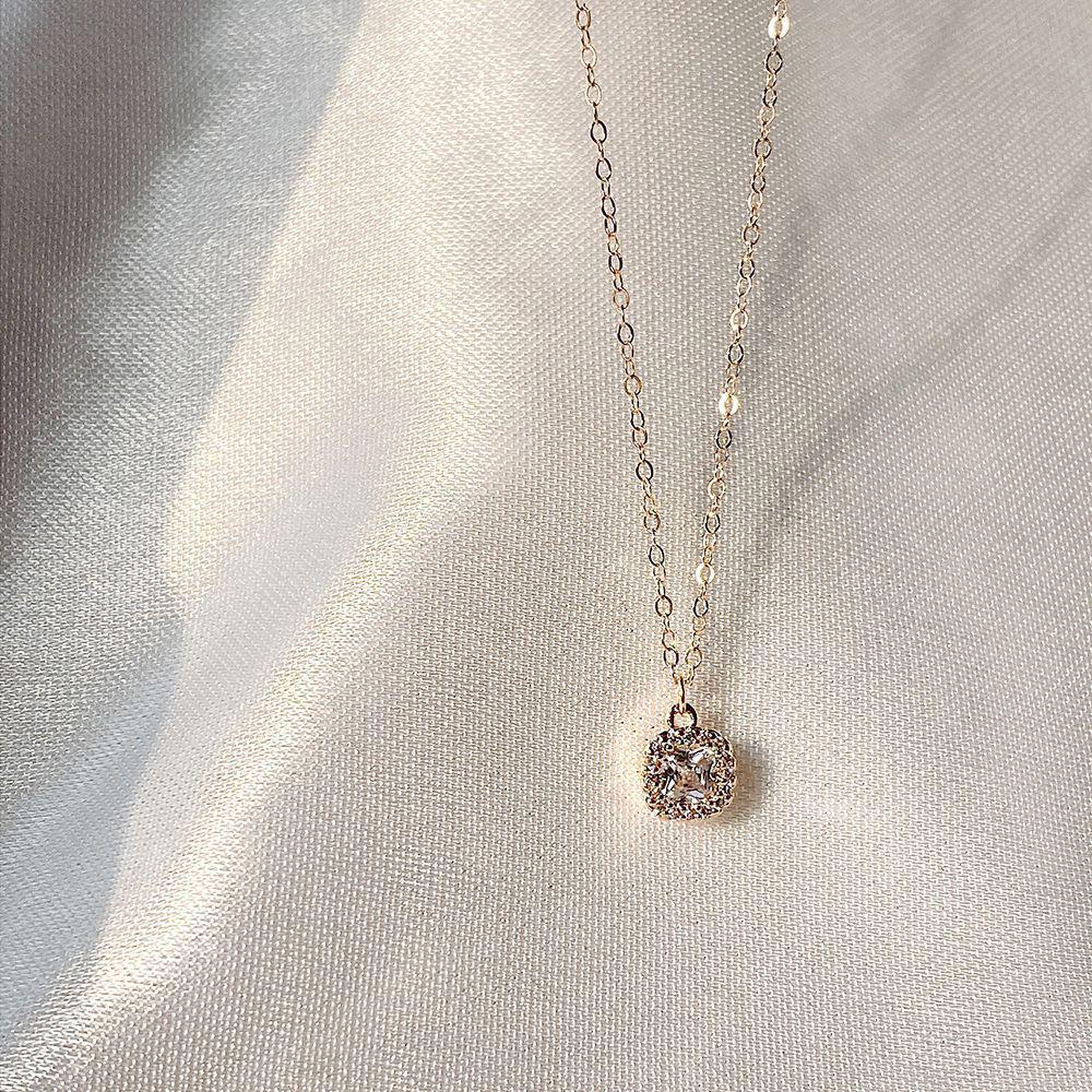 Gold-Plated Sterling Silver Necklace with Zircon Pendant - Elegant, Versatile Design 925 Silver
Gold-Plated Sterling Silver Necklace with Zircon Pendant - Elegant, Versatile Design 925 Silver