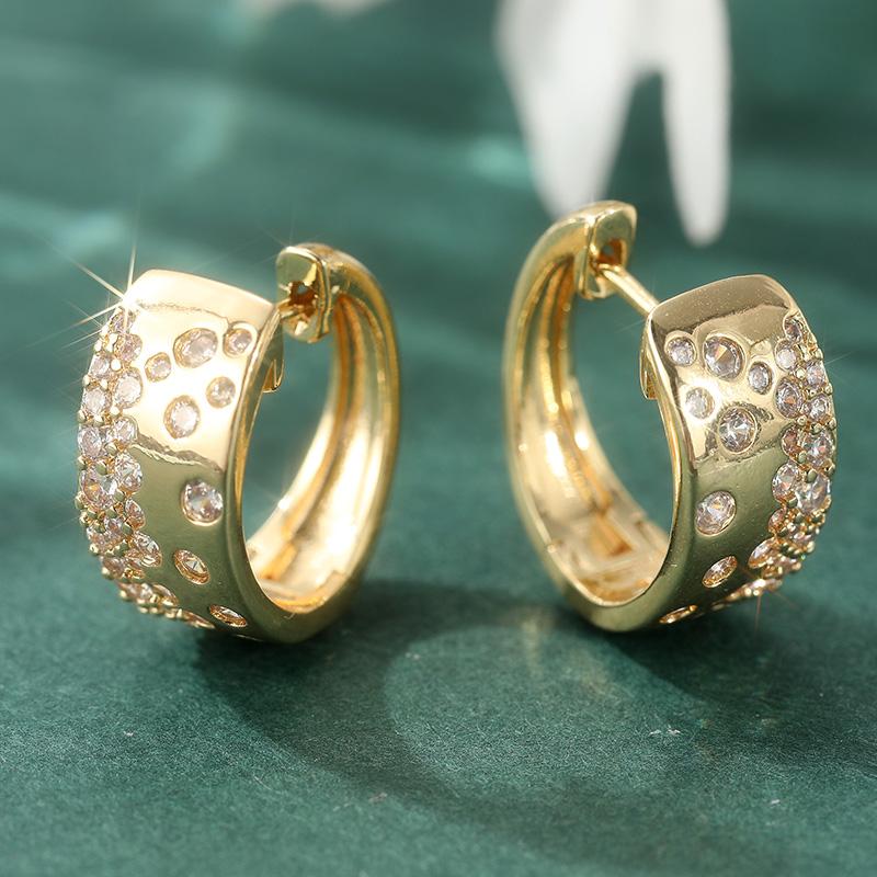 Elegant Gold Color White CZ Hoops Earrings Woman Geometric Circle Party Daily Wear
Elegant Gold Color White CZ Hoops Earrings Woman Geometric Circle Party Daily Wear