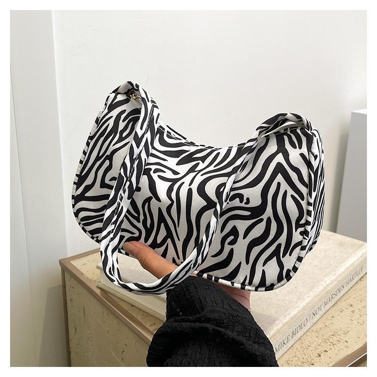 Fashion Canvas Shoulder Bag with Zebra Pattern Lightweight Durable Material Adjustable Strap for Everyday Use Casual Outings and Travel One Size белый
Fashion Canvas Shoulder Bag with Zebra Pattern Lightweight Durable Material Adjustable Strap for Everyday Use Casual Outings and Travel One Size белый