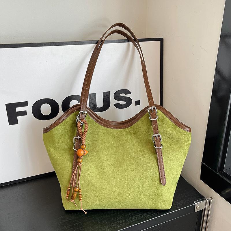 Commuting Versatile Single Shoulder Bag Retro Large Capacity Tote Bag Trendy Deer Skin Velvet Handle Bag зелений
Commuting Versatile Single Shoulder Bag Retro Large Capacity Tote Bag Trendy Deer Skin Velvet Handle Bag зелений