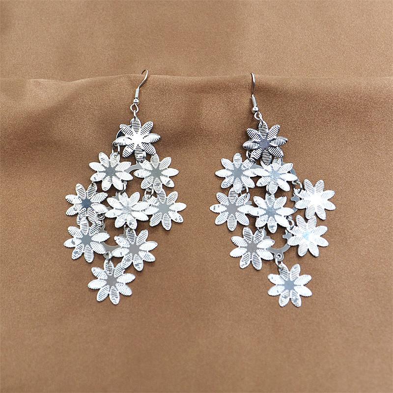 Trendy Leaves Earings Bohemia Metal Tassel Earrings Long Earring Women Irregular Sexy Girls Jewelry Fashion Punk
Trendy Leaves Earings Bohemia Metal Tassel Earrings Long Earring Women Irregular Sexy Girls Jewelry Fashion Punk